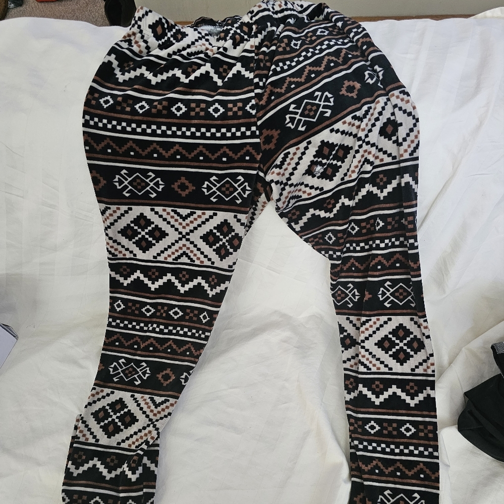 Large NO BOUNDARIES multi color pattern for fall and winter - Picture 5 of 6